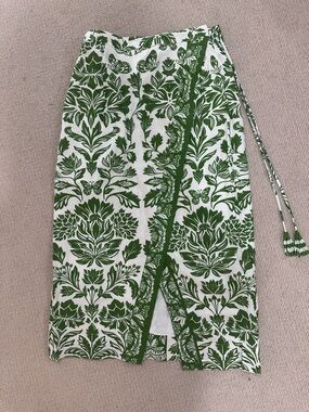 Nwt green and White Floral Wrap Skirt farm rio small tapestry